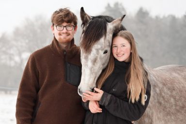 Pferdefotografin, Paarshooting, Pärchenfotos, Perdemädchen, Coupleshooting, Shooting im Schnee mit Pferden au der Ostsee und Insel Usedom